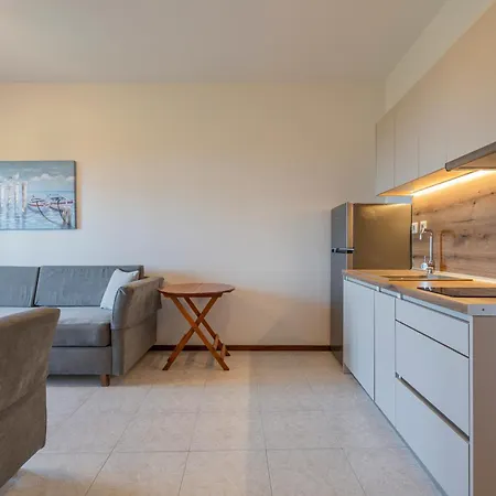 Elena & Apartment Vourvourou